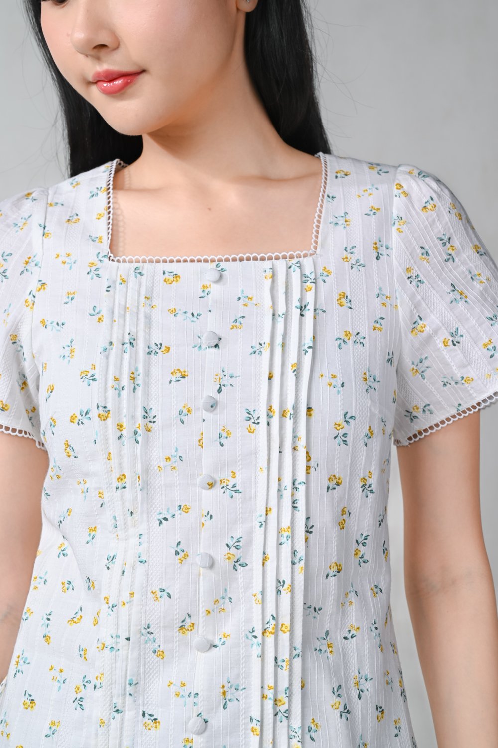 ELYSIUM FLORAL PINTUCK SLEEVED TOP