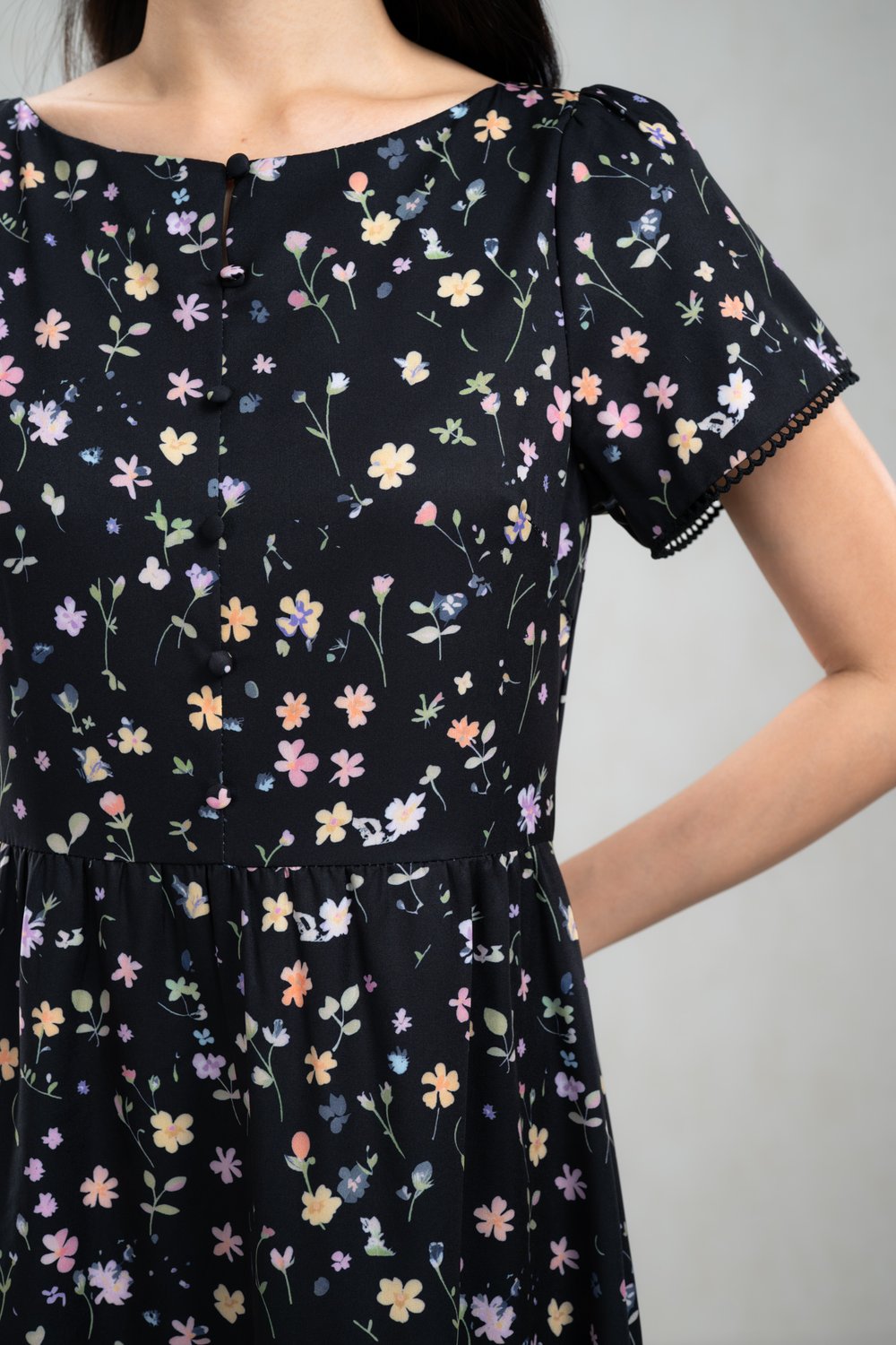 XAVIENNE BLACK FLORAL BOATNECK SLEEVED DRESS