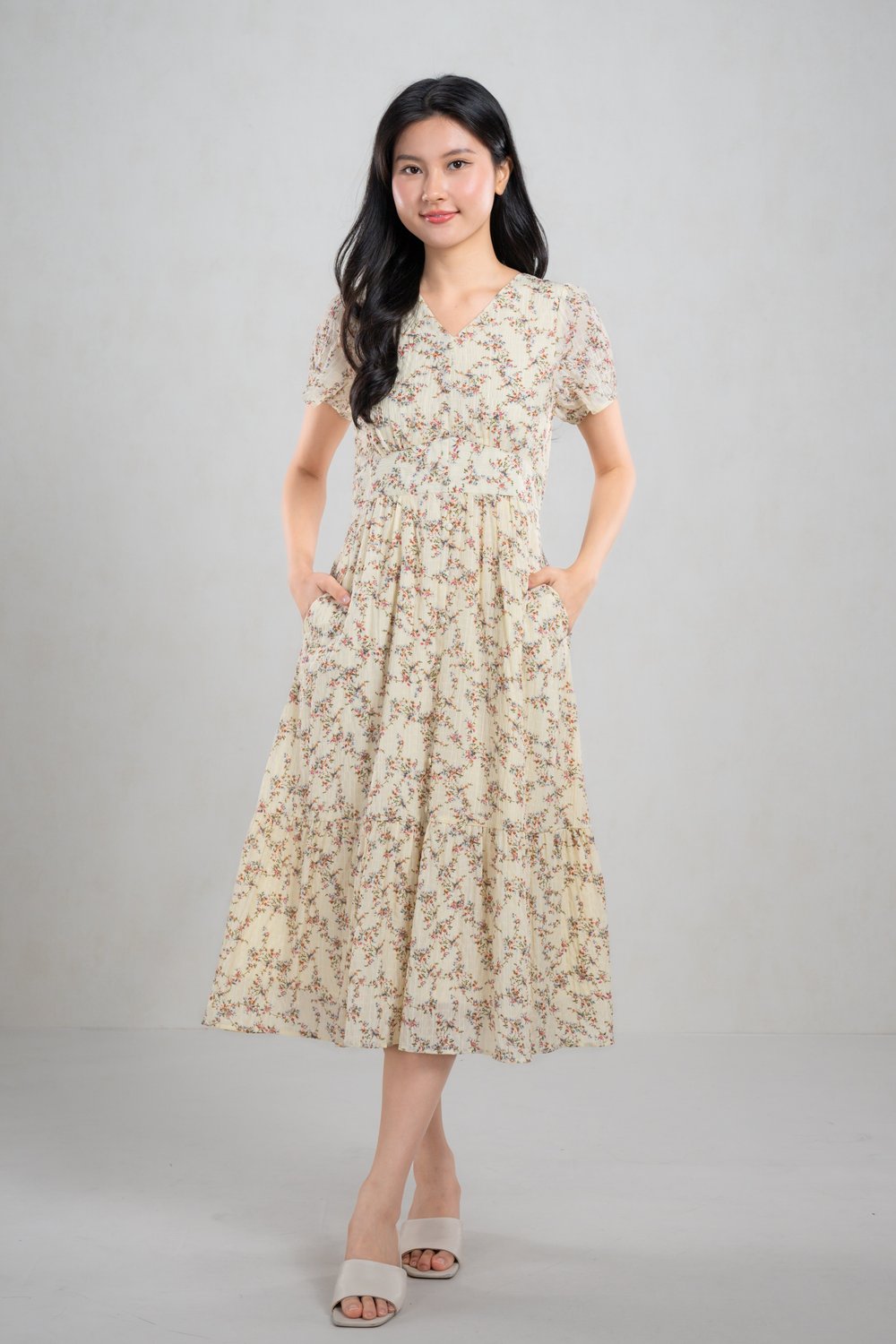 GAITH FLORAL V-NECK SLEEVED MIDI DRESS IN CREAM