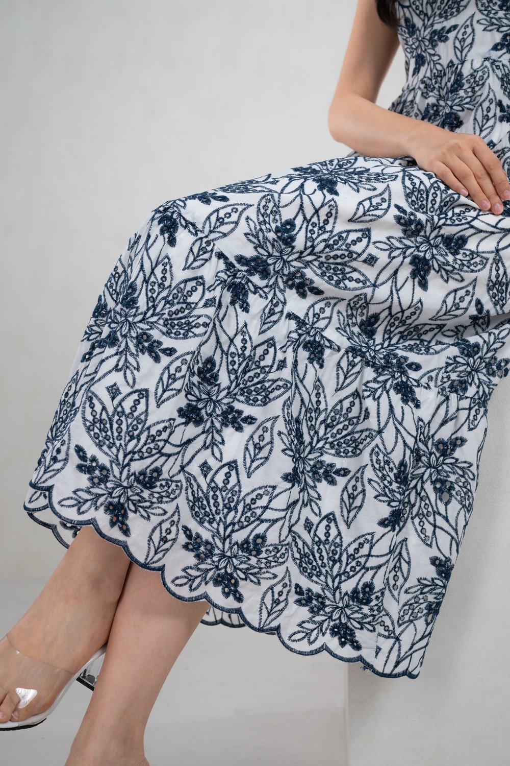 RUAIRI EMB. SLEEVELESS MIDAXI DRESS