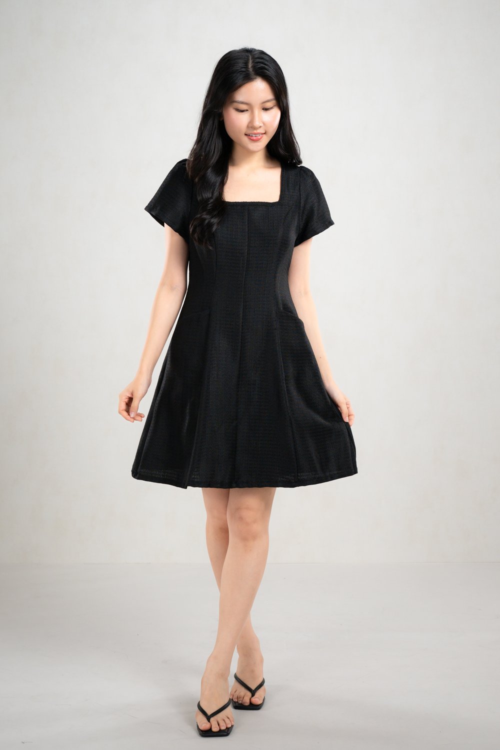 LOIS TWEED SLEEVED DRESS IN FULL BLACK