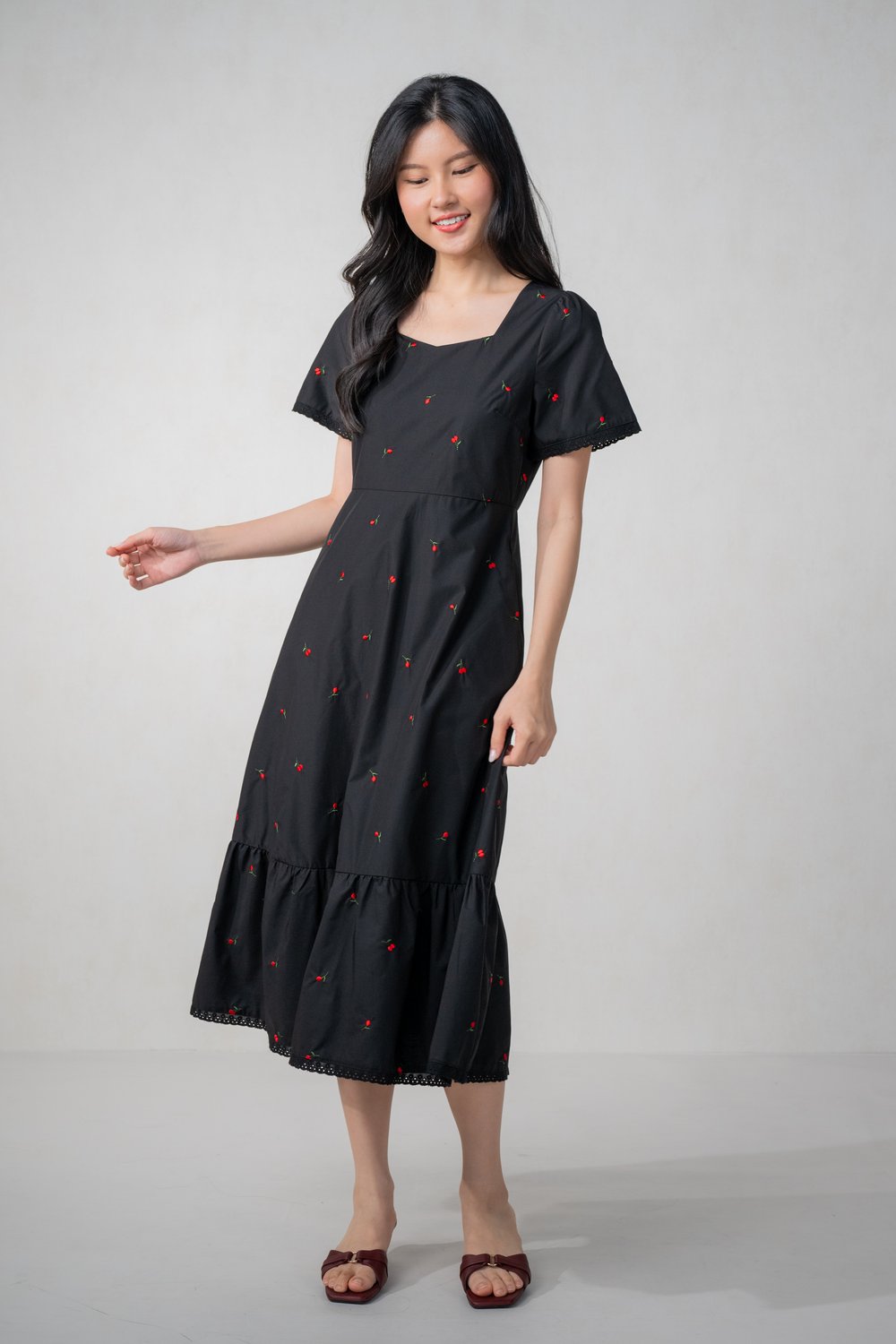 ULINA BLACK CHERRY EMB. SWEETHEART MIDI DRESS