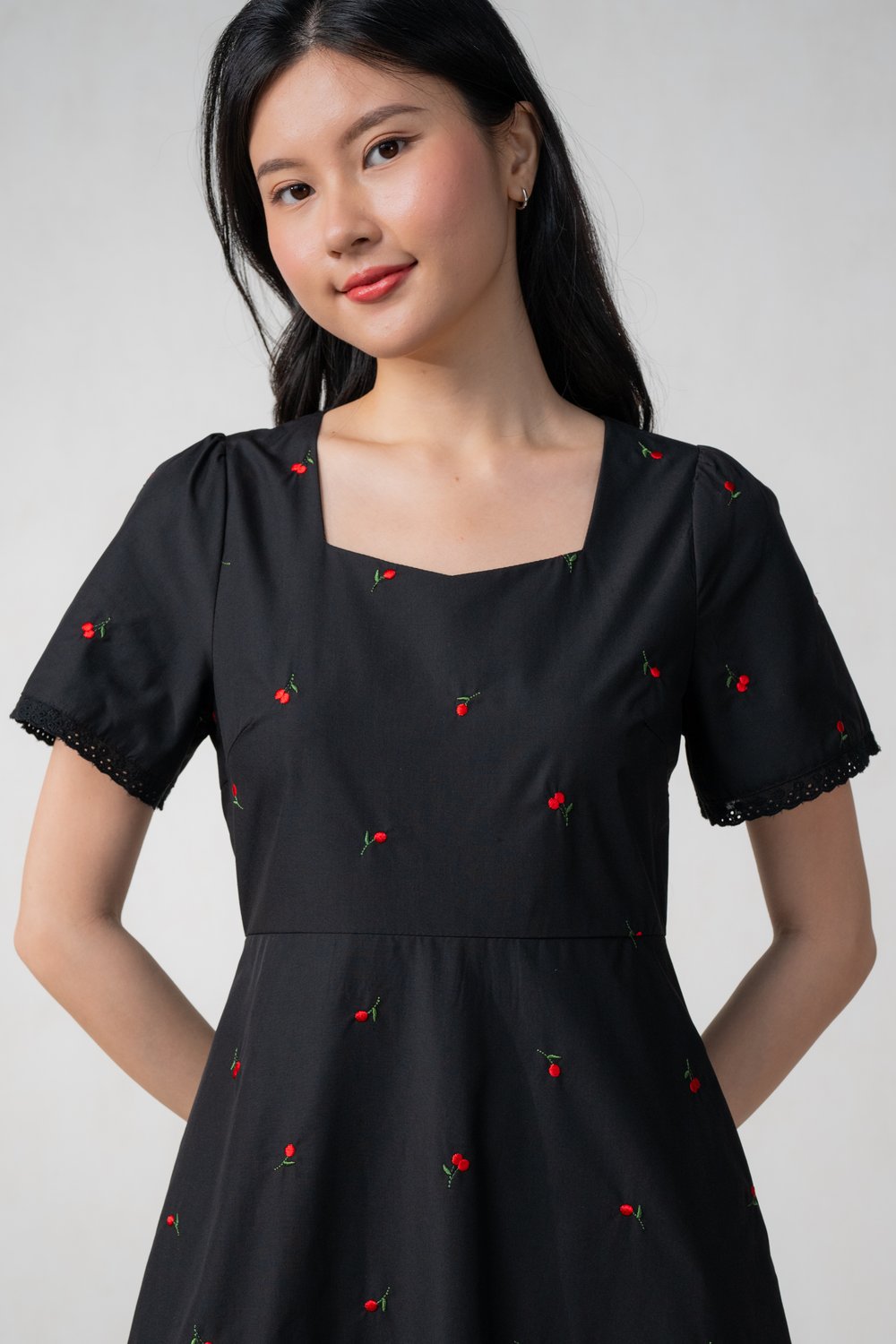 ULINA BLACK CHERRY EMB. SWEETHEART MIDI DRESS