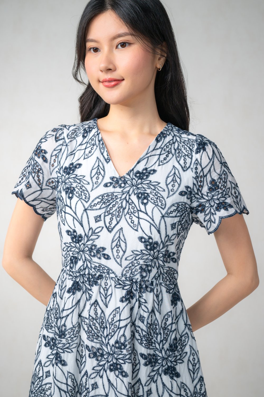 PERRIE EMB. V-NECK SLEEVED MIDI DRESS