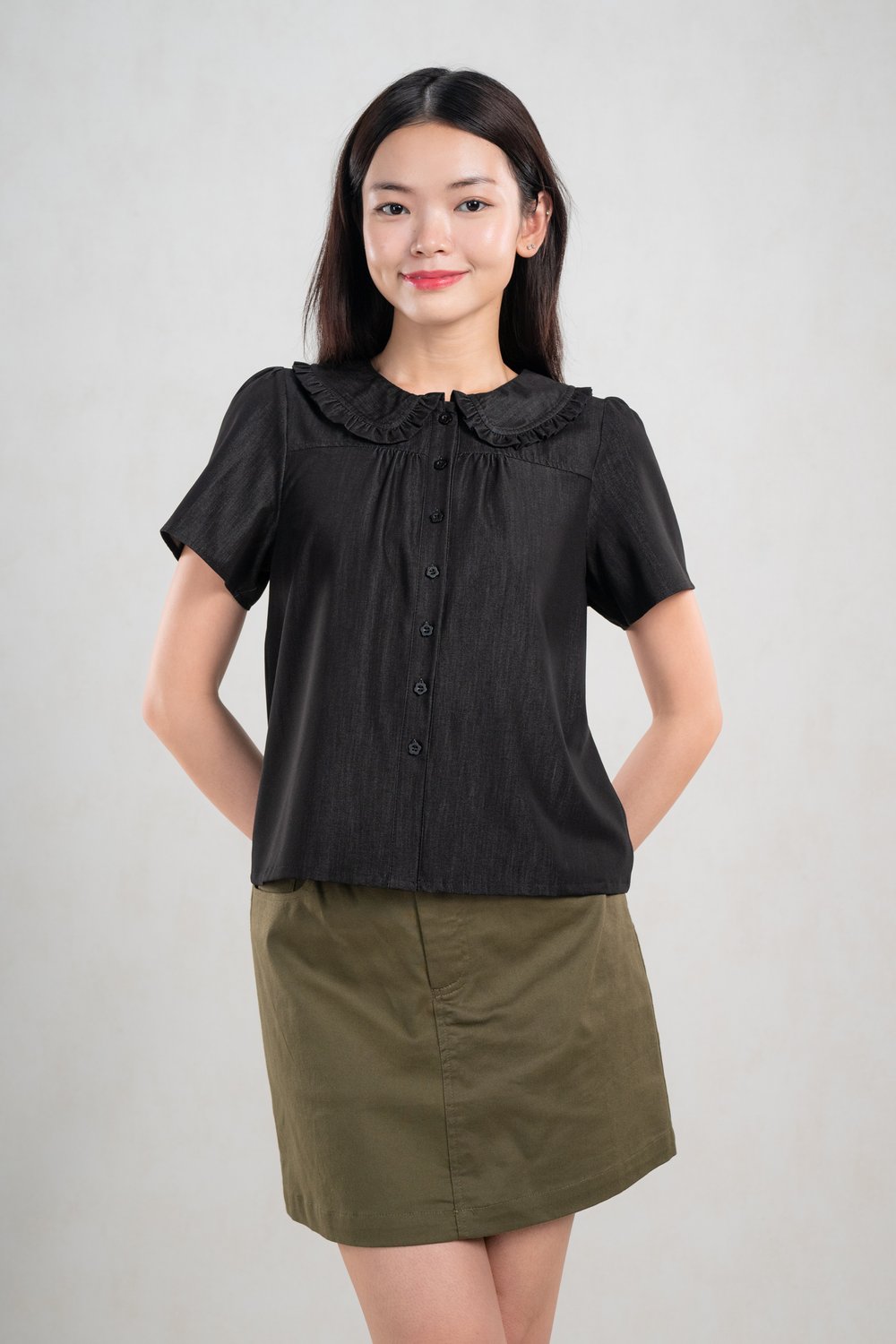 SUZZIE PETERPAN-COLLAR TOP IN BLACK