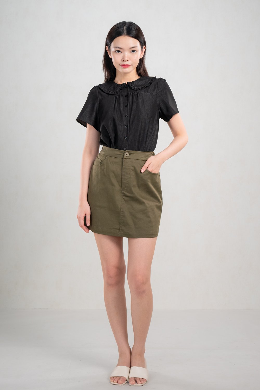 SUZZIE PETERPAN-COLLAR TOP IN BLACK