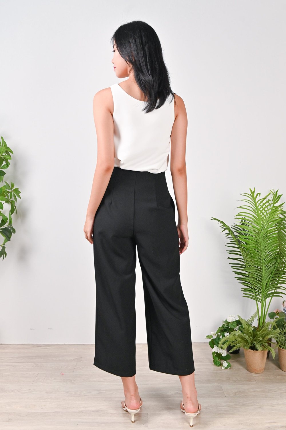 CHANA PINTUCK PANTS IN BLACK