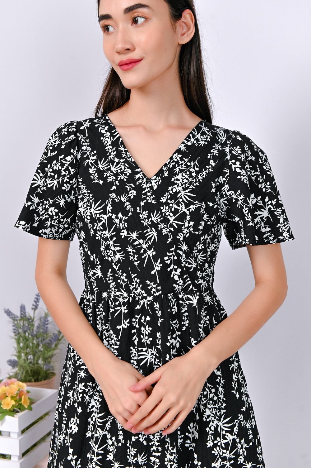 DELLA TEXTURED DRESS IN BLACK