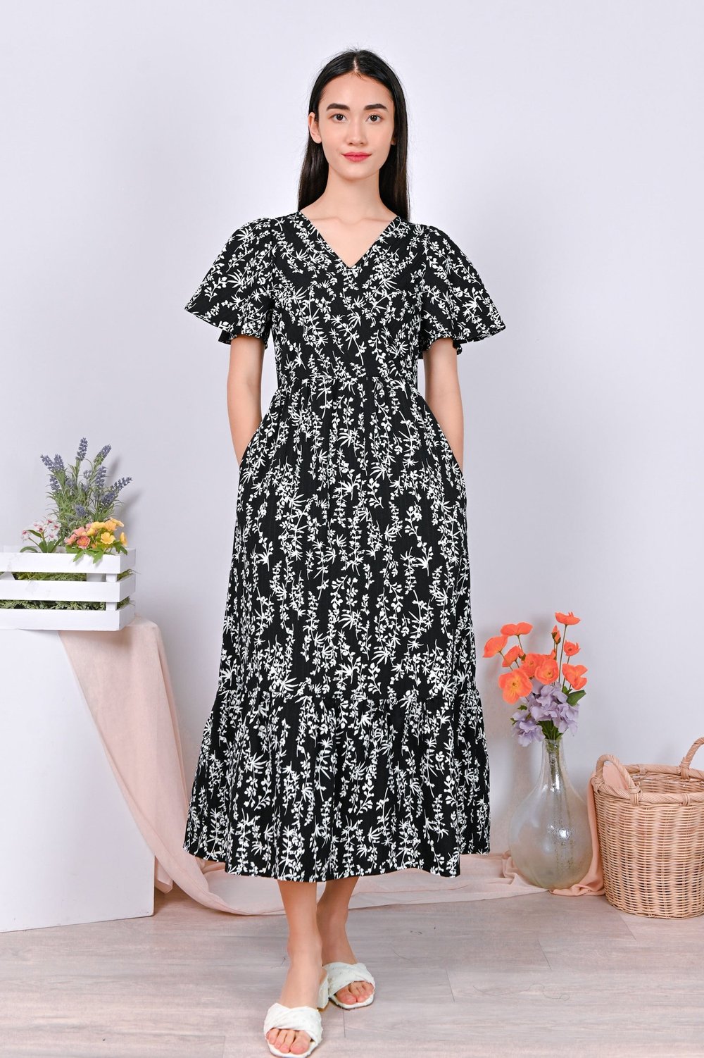 DELLA TEXTURED DRESS IN BLACK