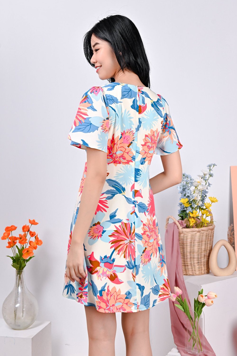 DORINA V-NECK DRESS IN CREAM