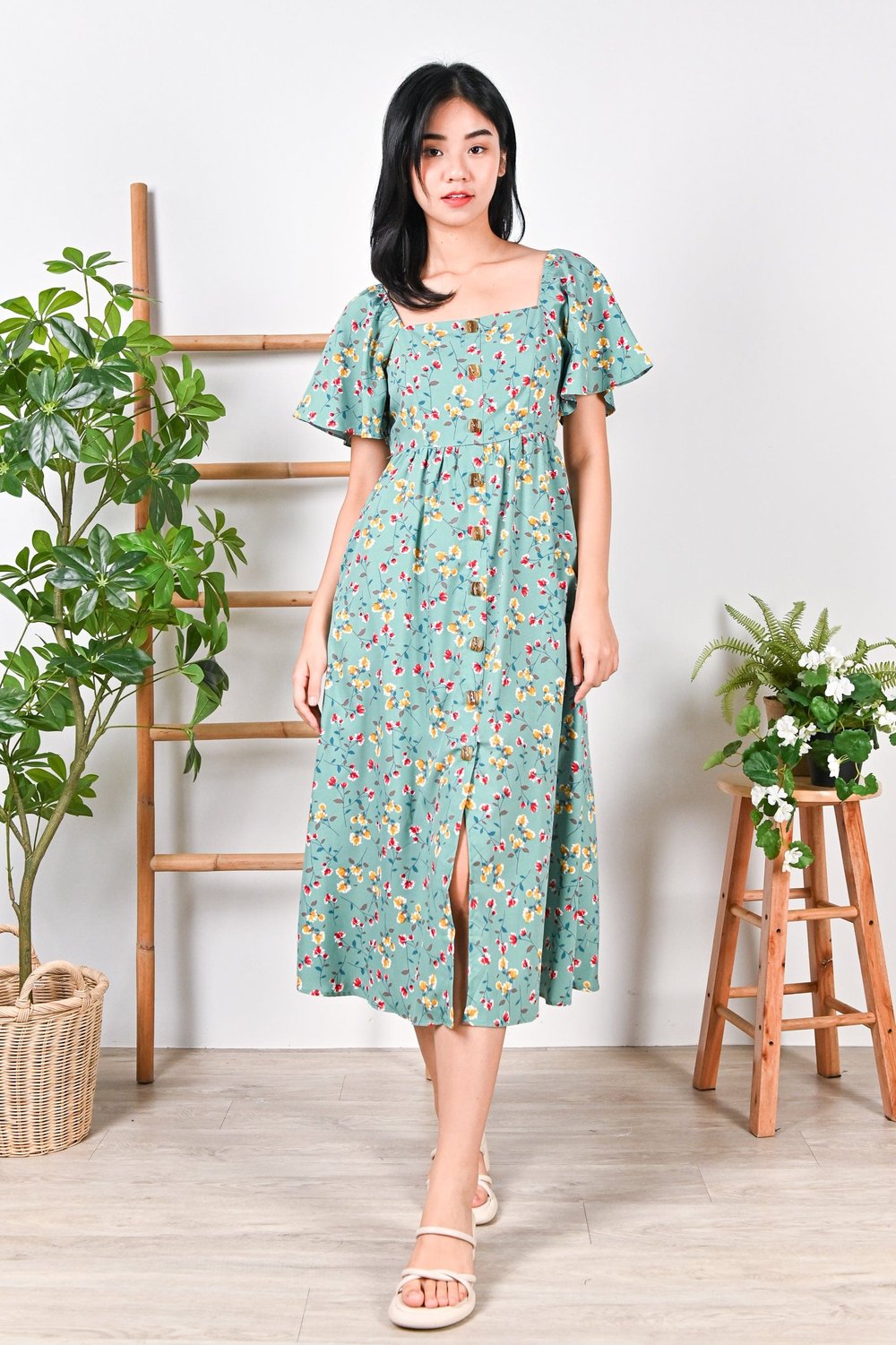 ESTEE SLEEVED BUTTON DRESS IN GREEN FLORAL