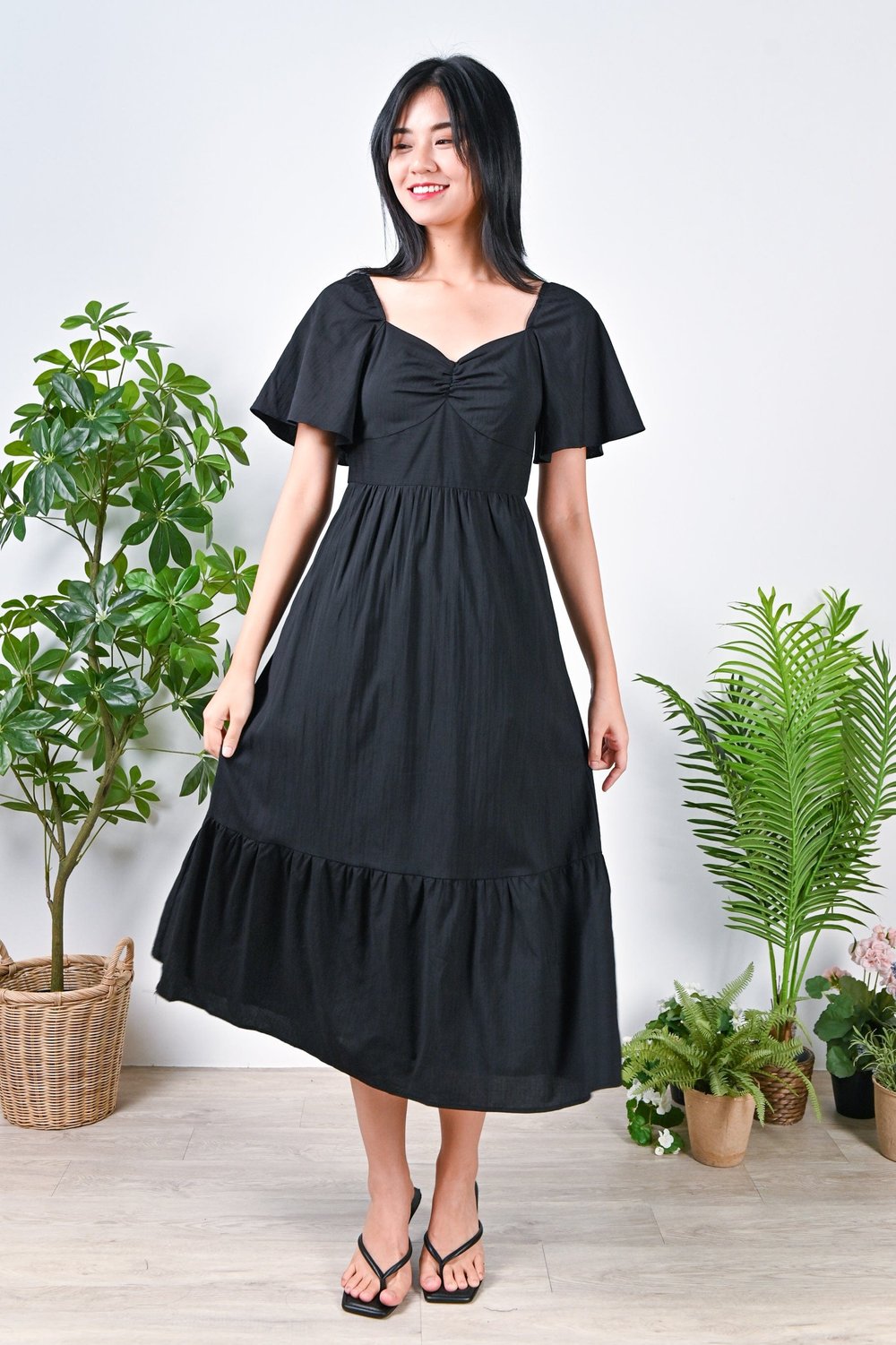 ISABELLE SWEETHEART MIDI DRESS IN BLACK