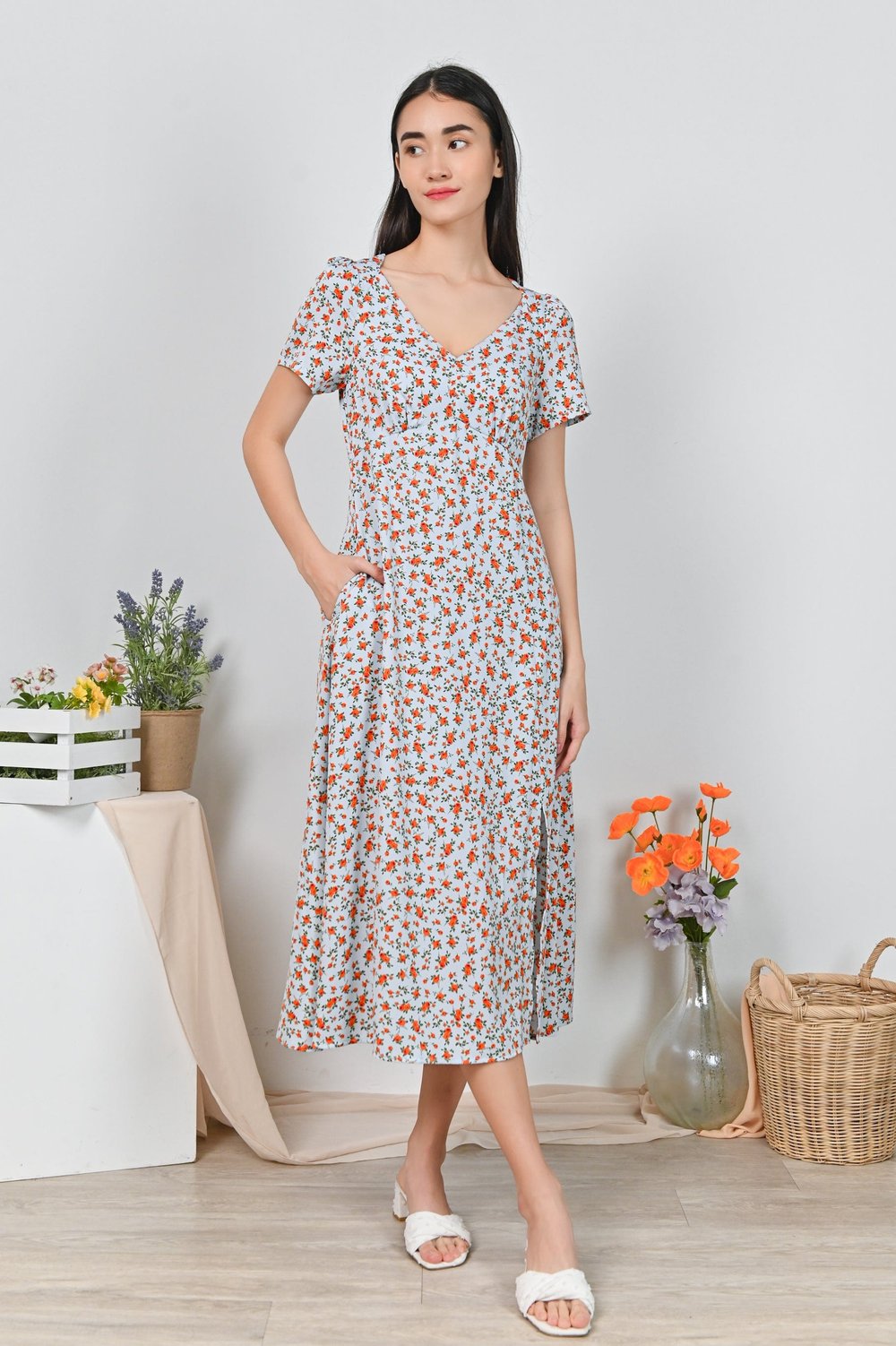 NEA FLORAL MIDI DRESS IN BLUE