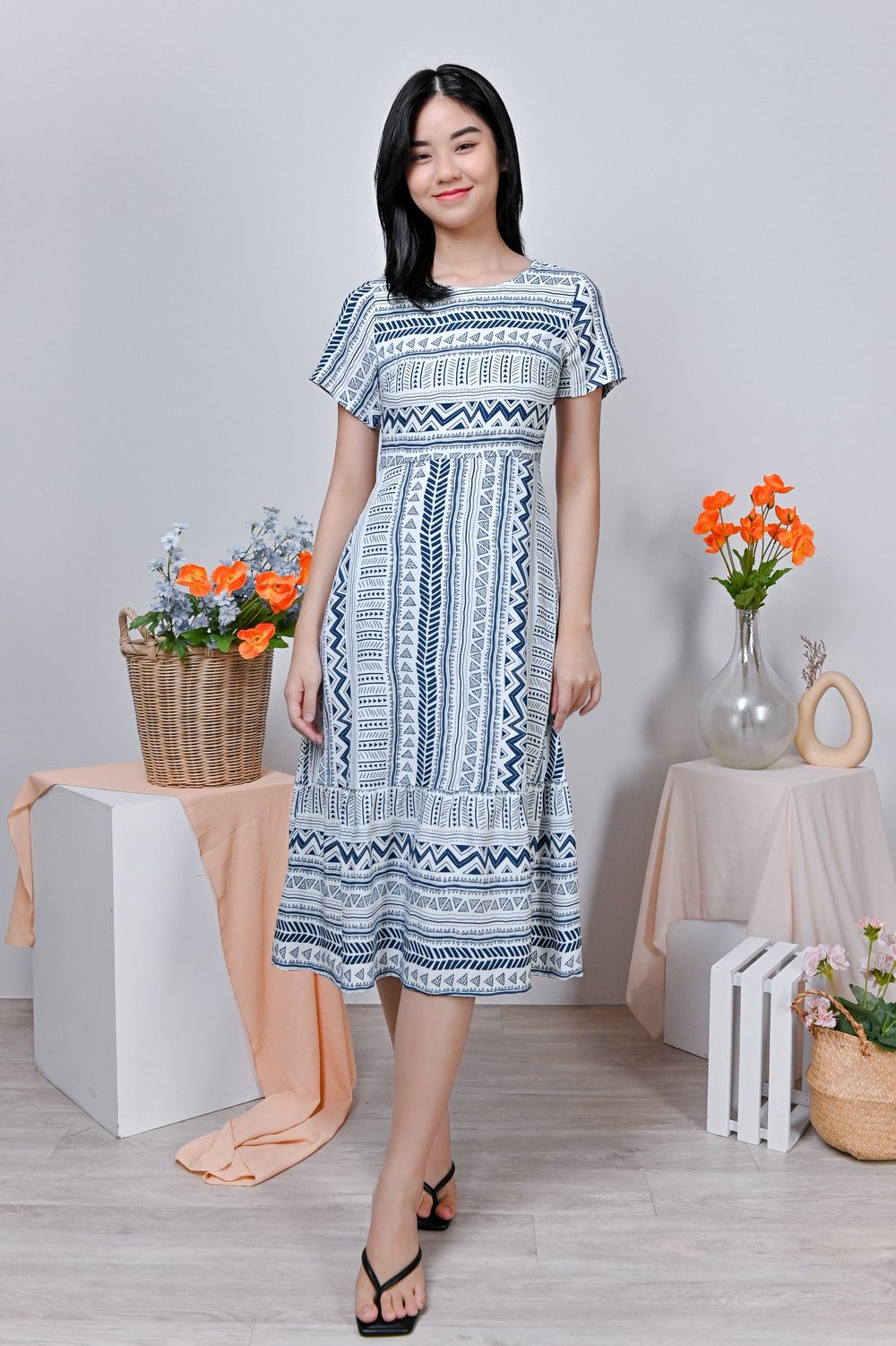 RASVEEN ROUND-NECK DRESS IN AZTEC