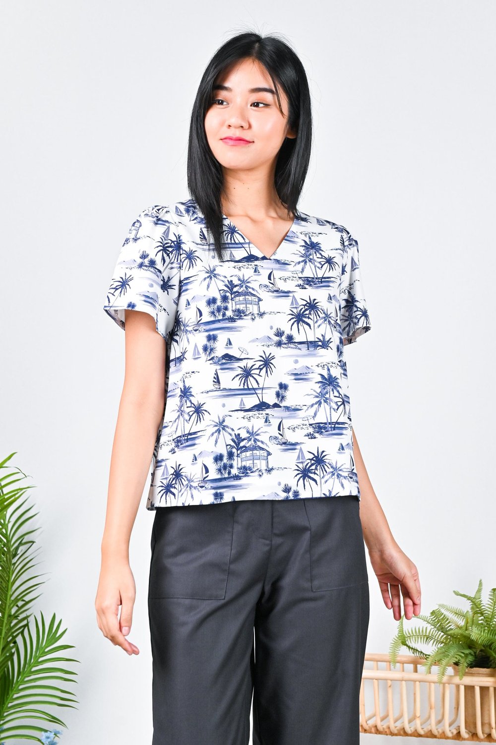 CLUB HOUSE SLEEVED TOP