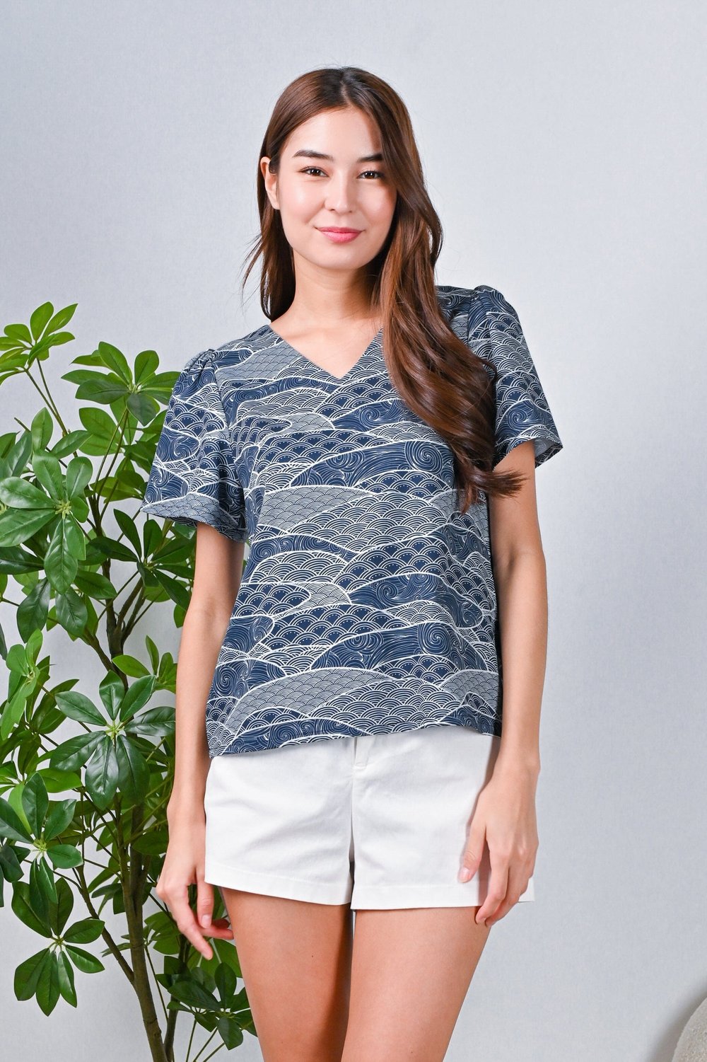 NAVY WAVE COLLAGE SLEEVED TOP