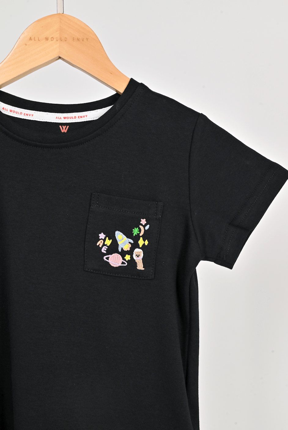 UNIVERSE EMBROIDERY POCKET KIDS TEE IN BLACK