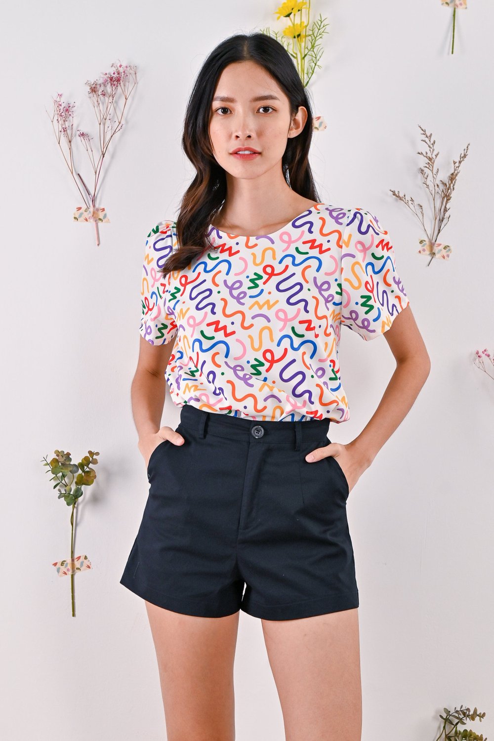 JEANETTE SHORTS IN NAVY