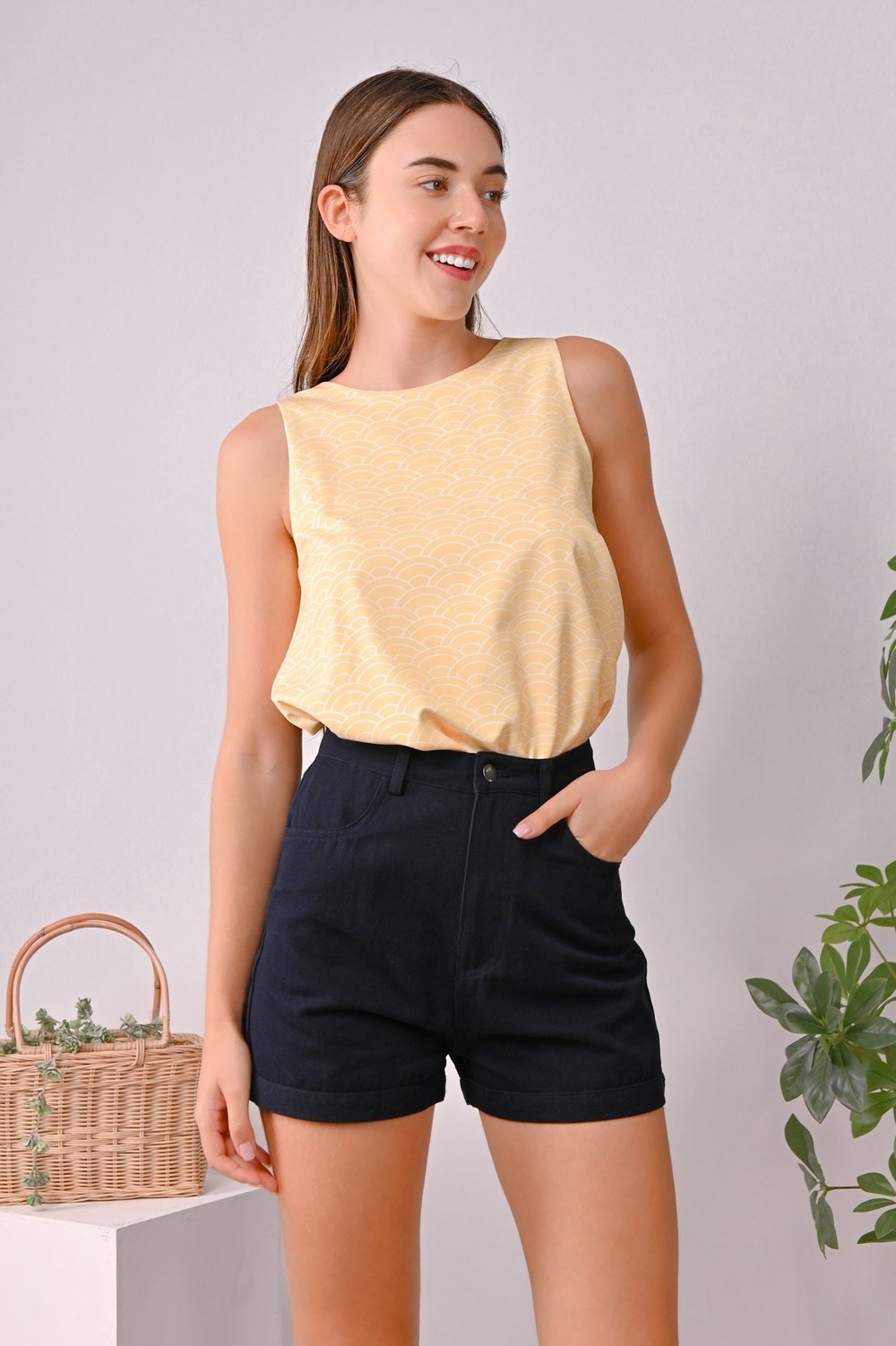 SHANIE SHORTS IN NAVY