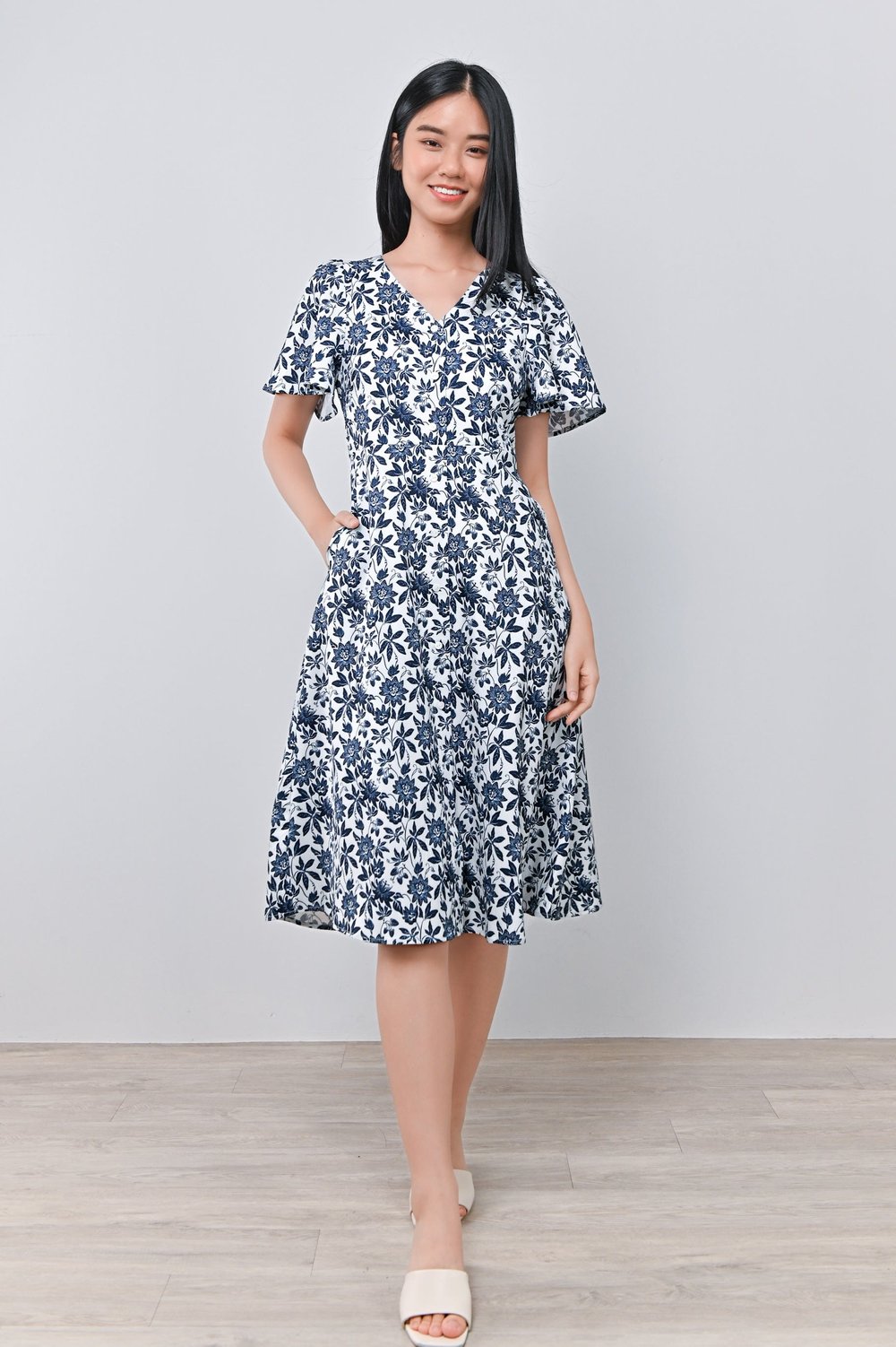 CAMY NAVY SLEEVED BUTTON DRESS