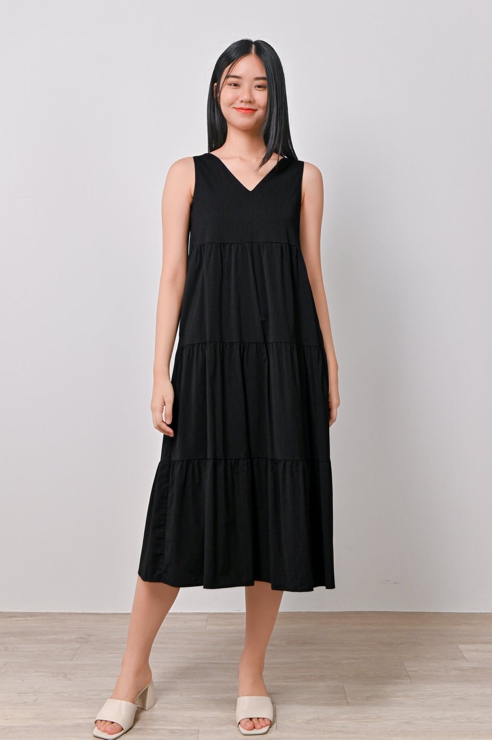 DELLYN V-NECK TIERED DRESS IN BLACK