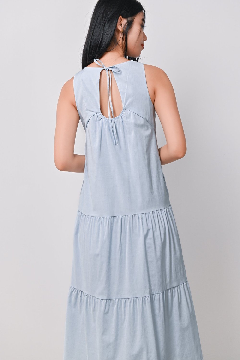 DELLYN V-NECK TIERED DRESS IN BLUE