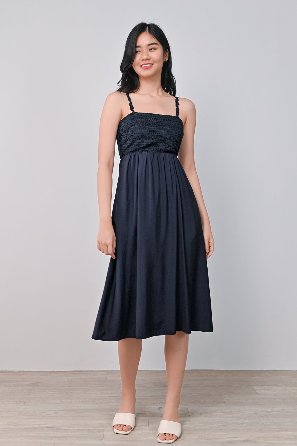 ERIELLE LACE DRESS IN NAVY