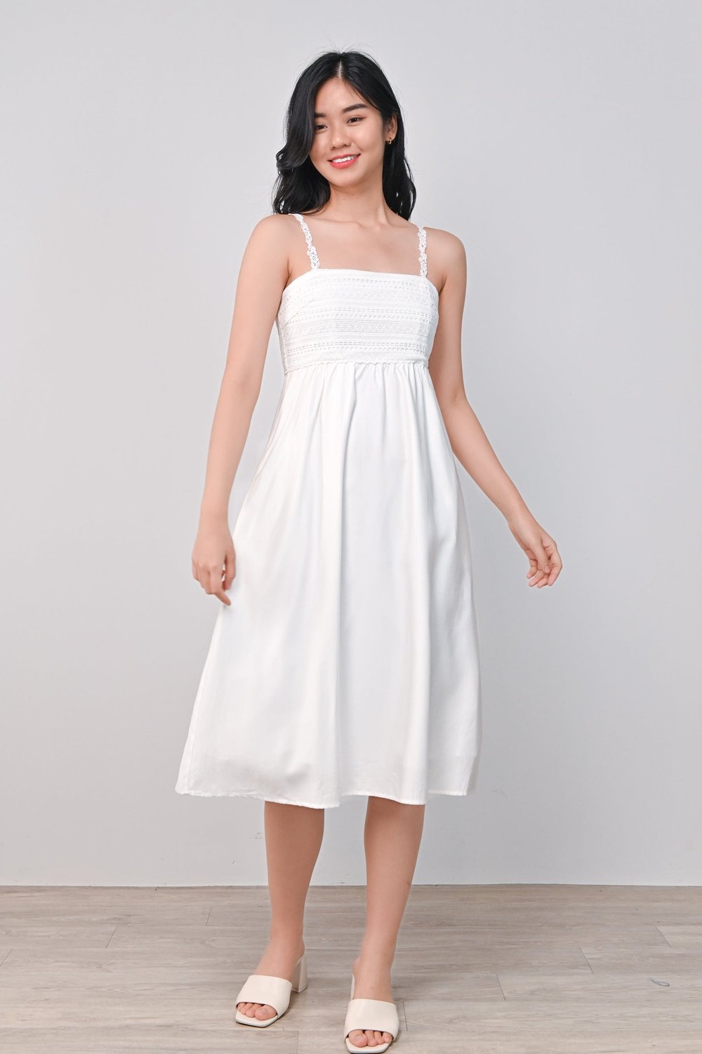 ERIELLE LACE DRESS IN WHITE