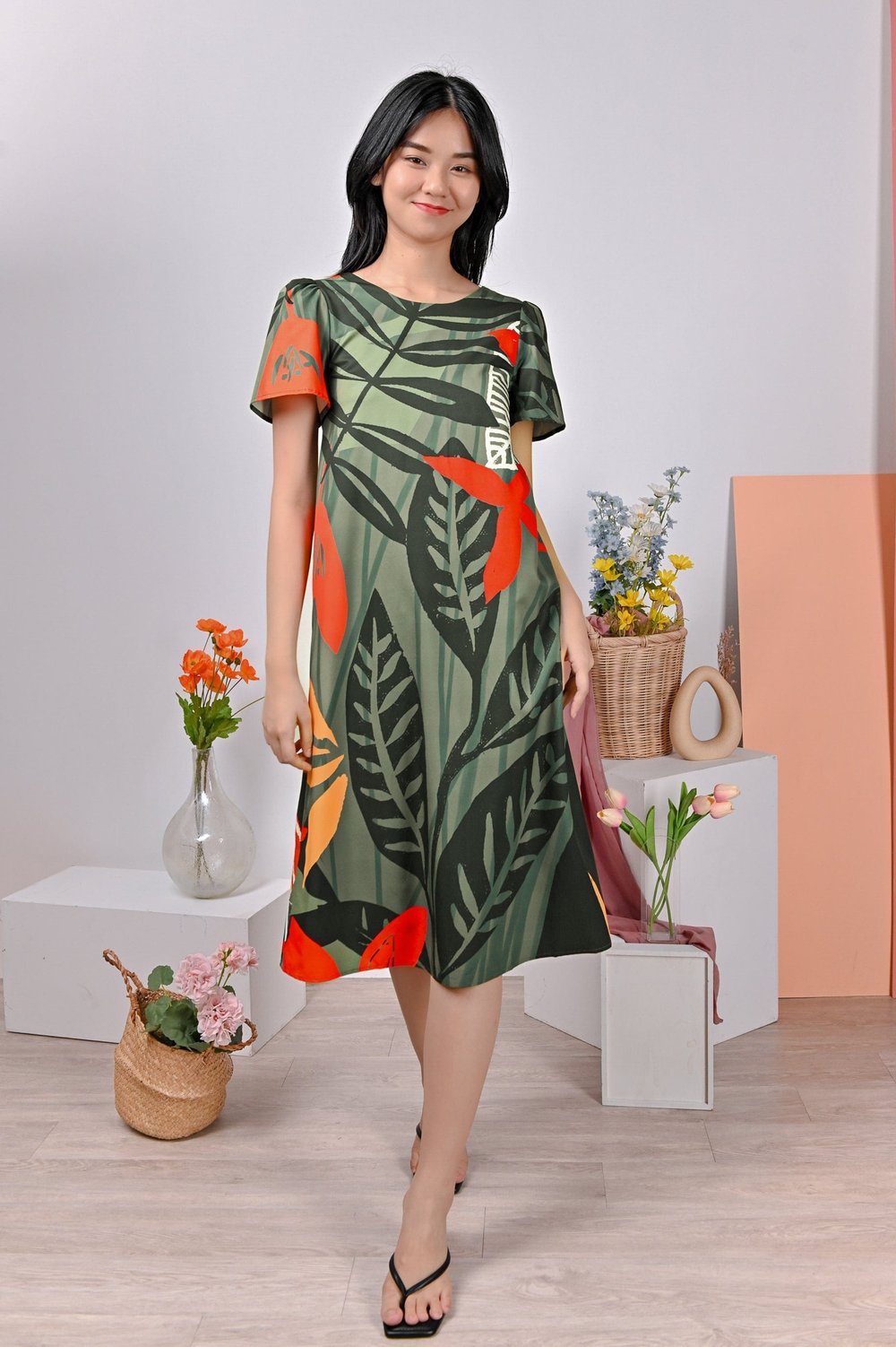 FAMED FOREST SLEEVED DRESS IN GREEN