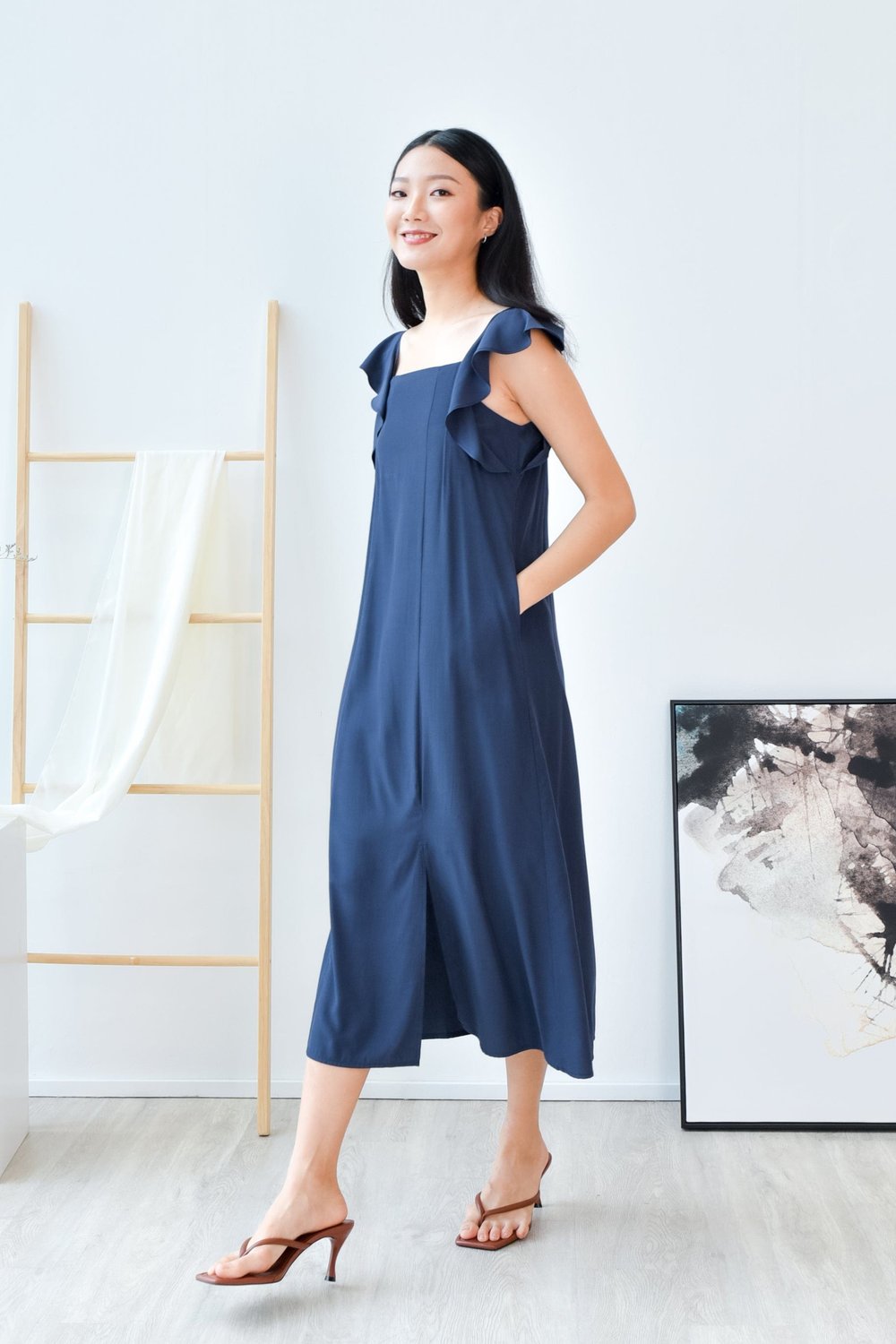 JANEY FLUTTER MIDI DRESS IN NAVY