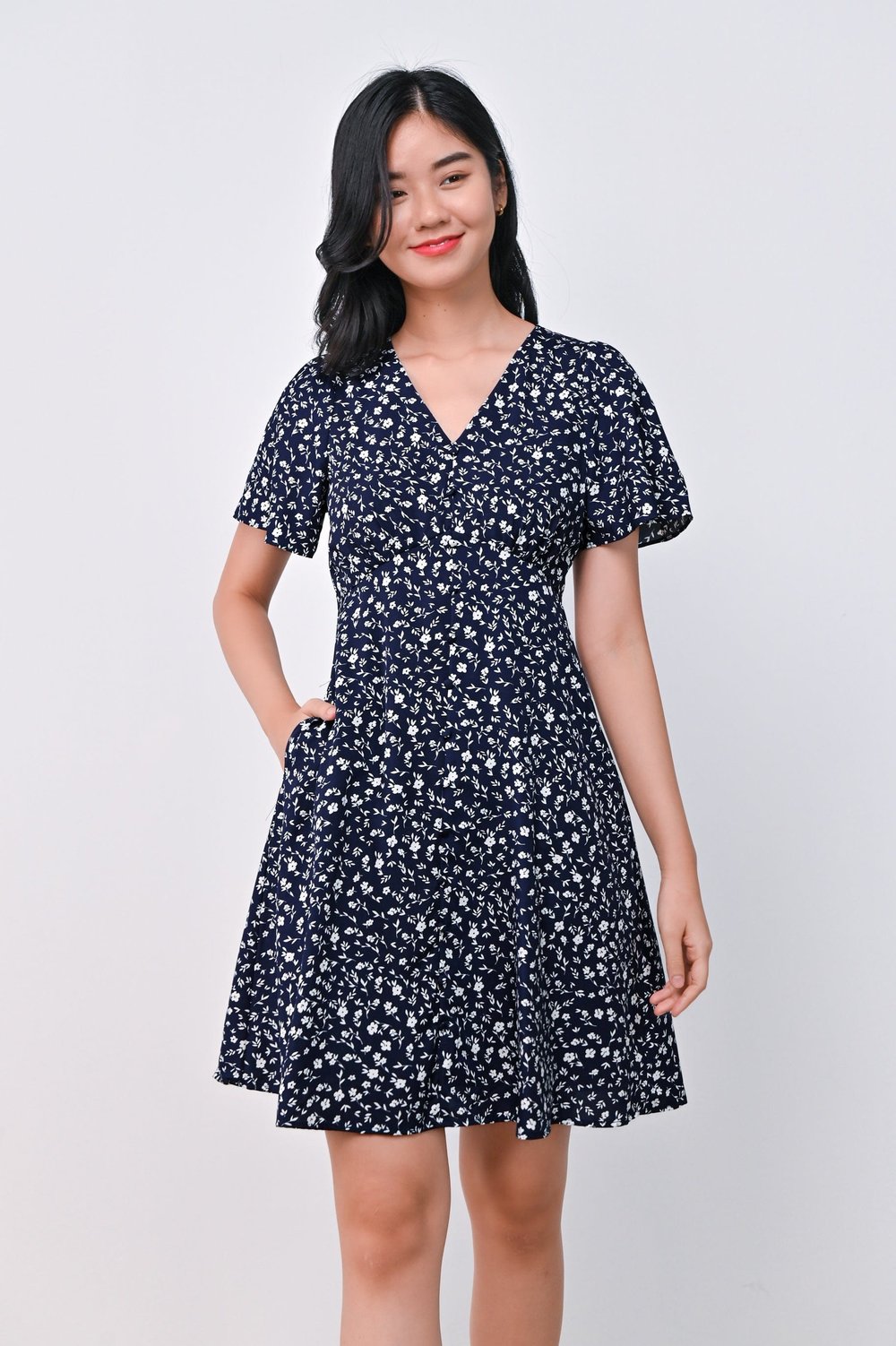 JOULANI FLORAL BUTTON DRESS IN NAVY