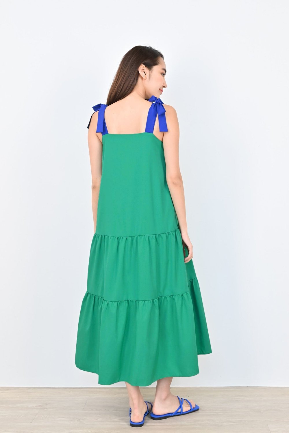 KRYSTLE TIE-STRAP DRESS IN KELLY GREEN