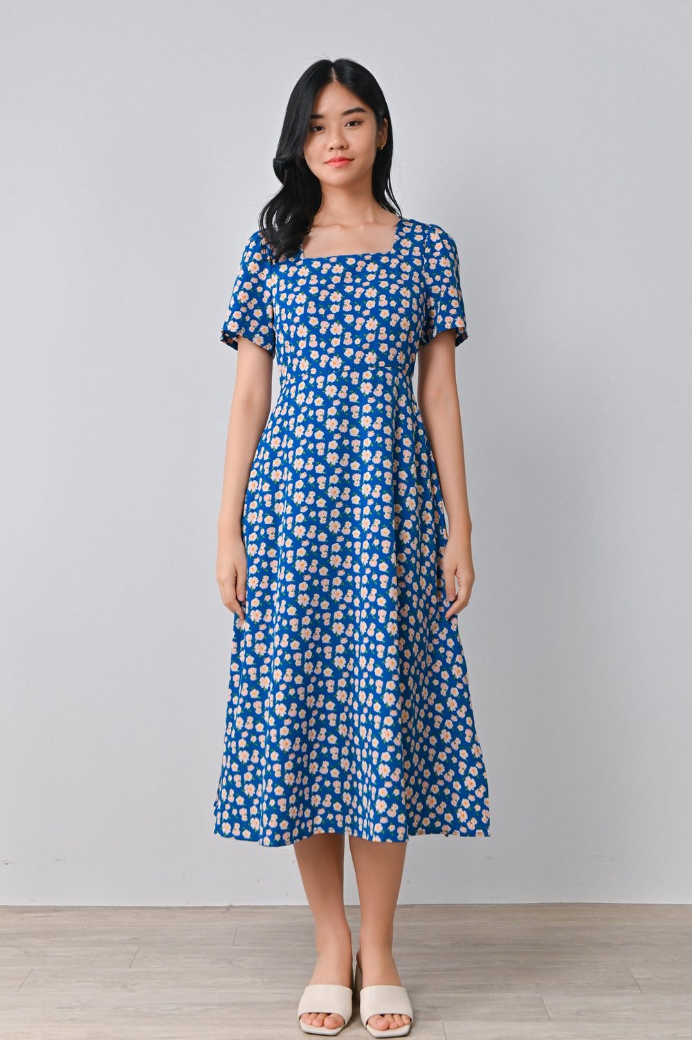 MARA FLORAL SQUARE-NECK DRESS IN BLUE