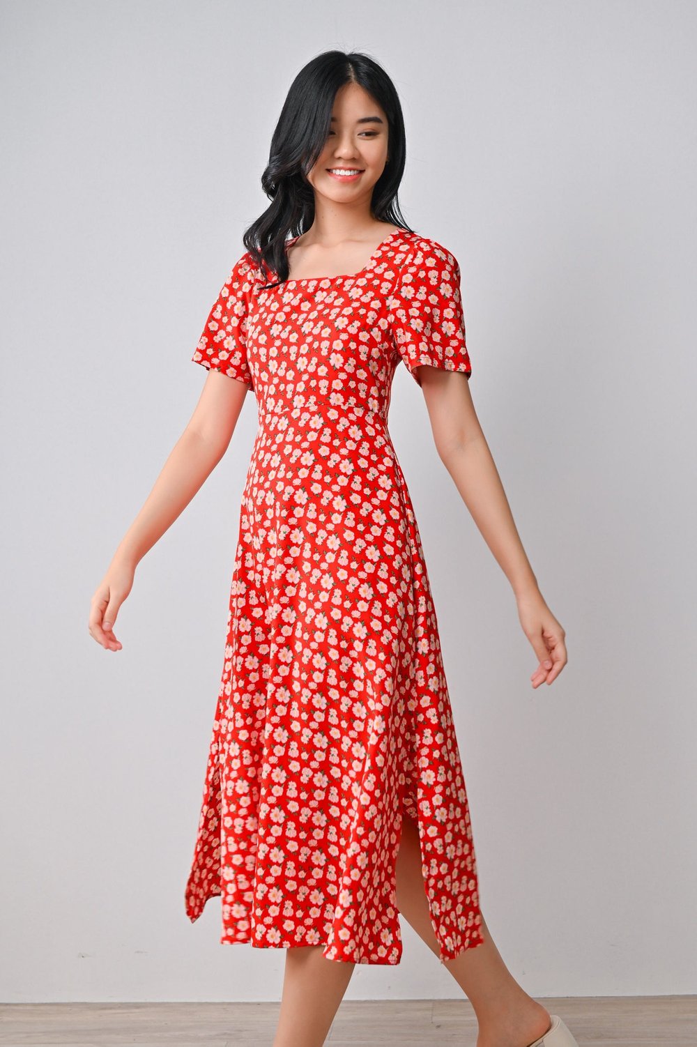 MARA FLORAL SQUARE-NECK DRESS IN RED