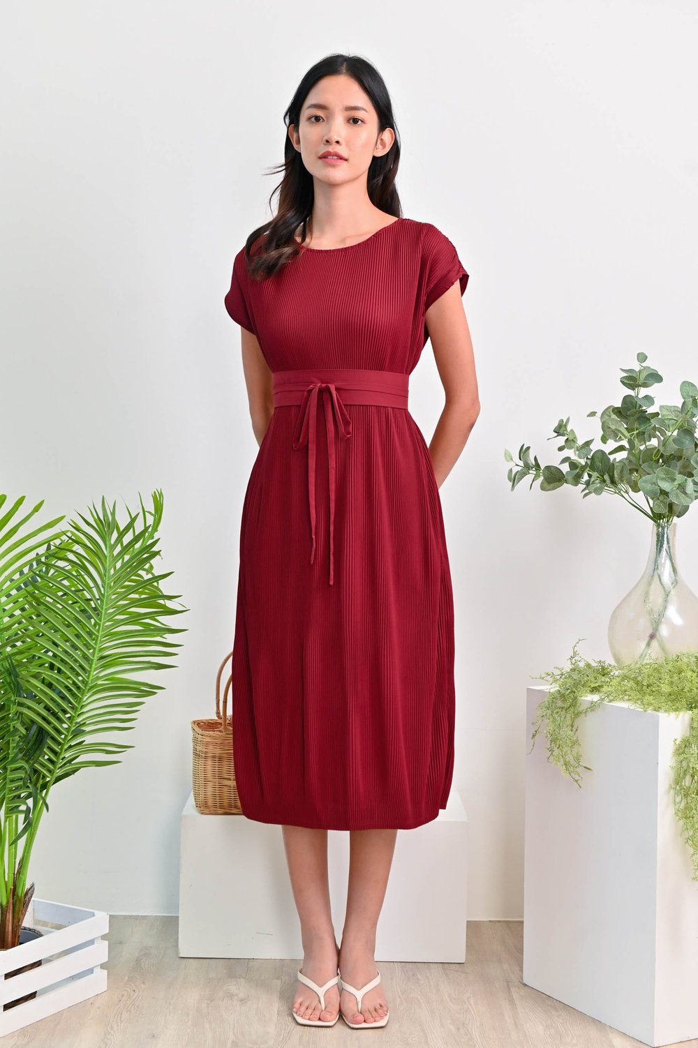 NAKYA SLEEVED PLEAT DRESS IN WINE