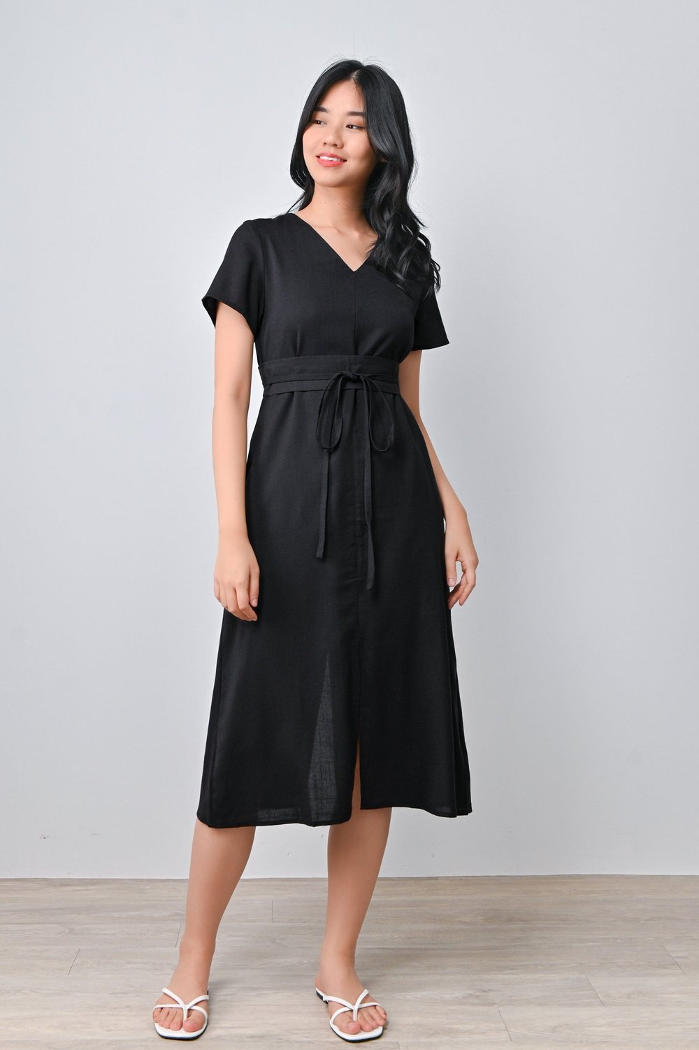 NASUHA SLEEVED MIDI DRESS IN BLACK