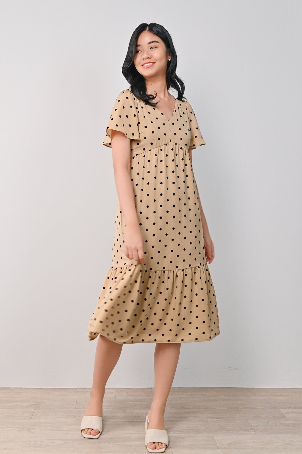REWYN V-NECK DRESS IN NUDE POLKA
