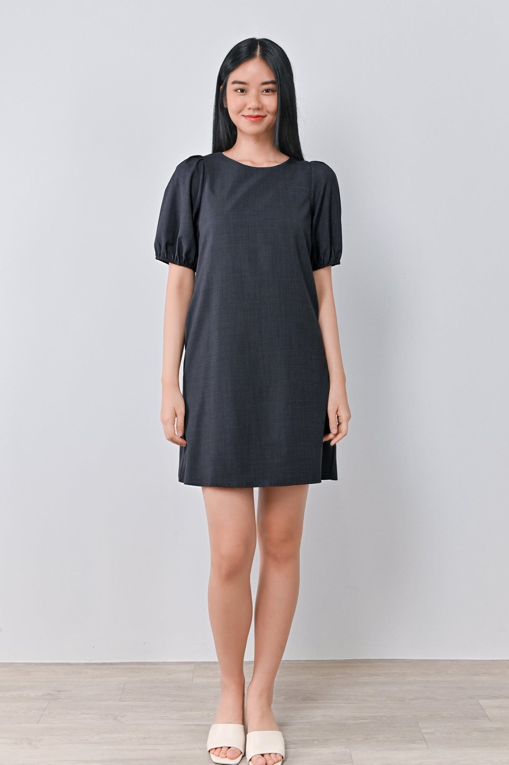 SELA TEXTURED SHIFT DRESS IN GUNMETAL