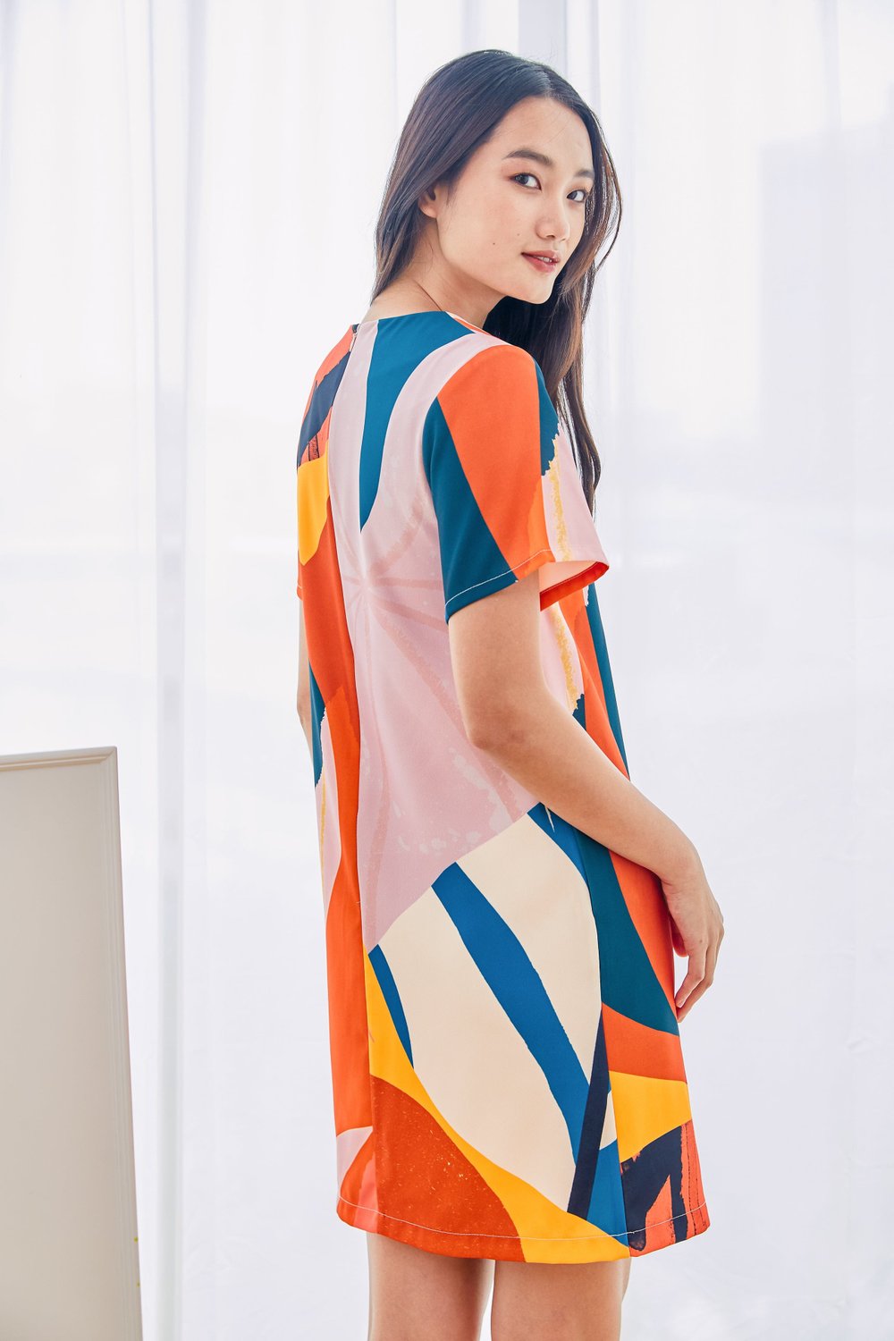 TAS X AWE SLEEVED SHIFT DRESS IN SYNGONIUM