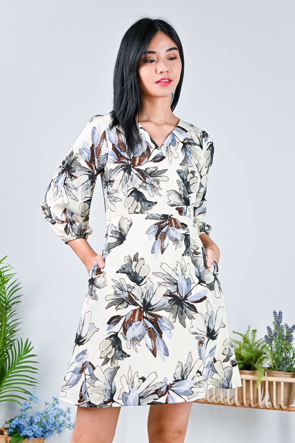 ZINCY FLORAL LONG-SLEEVE DRESS IN CREAM