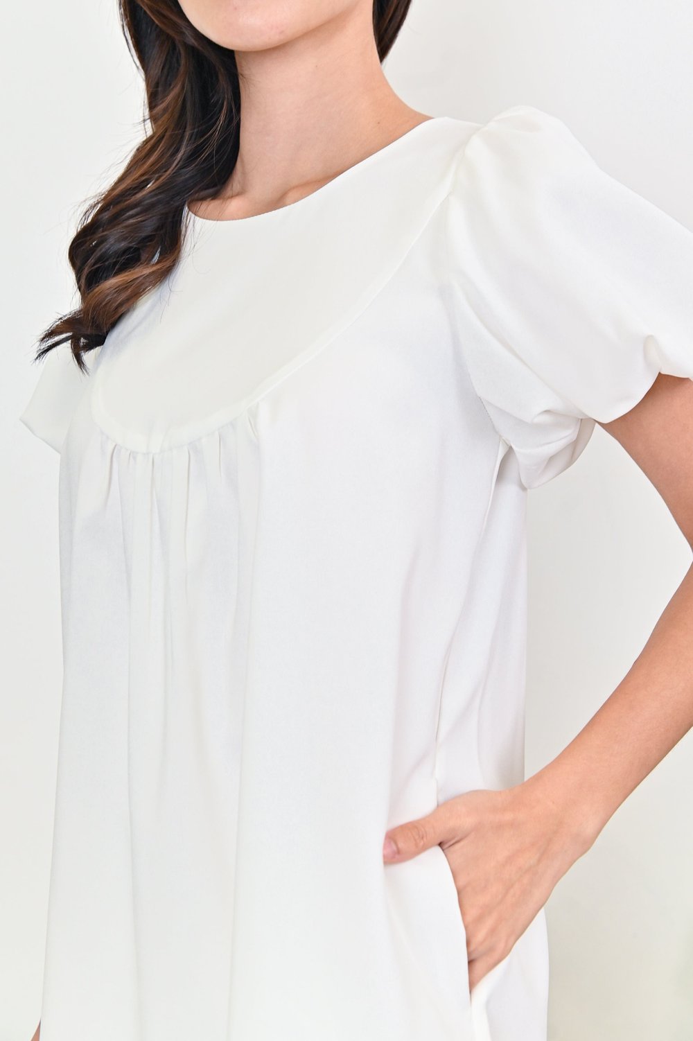 FAWN SLEEVED DRESS IN WHITE