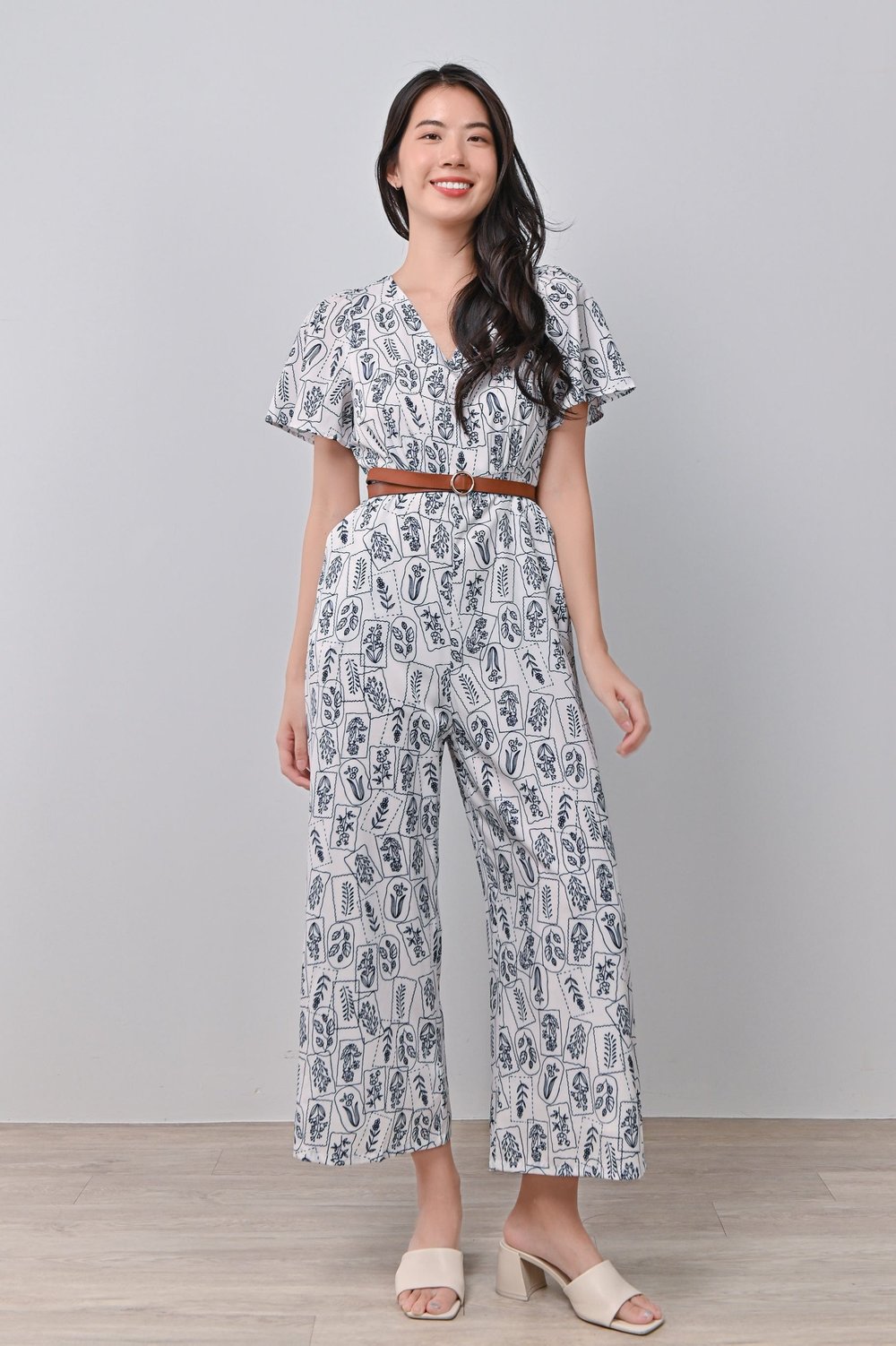 FLOWER STAMPS V-NECK JUMPSUIT