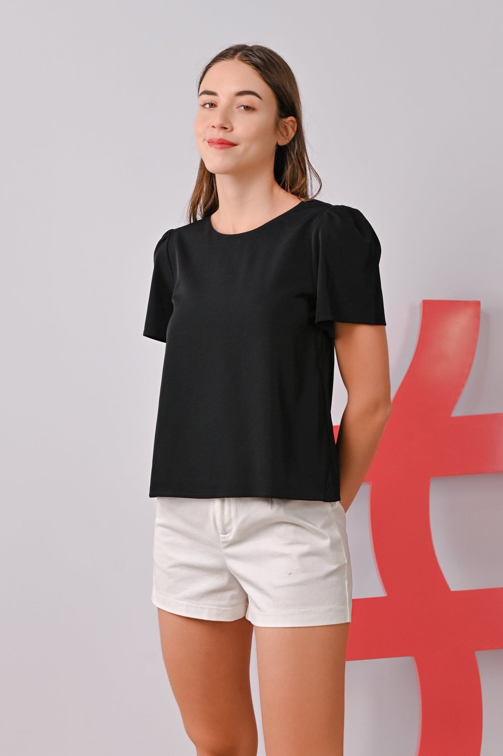 IDONA SLEEVED TOP IN BLACK