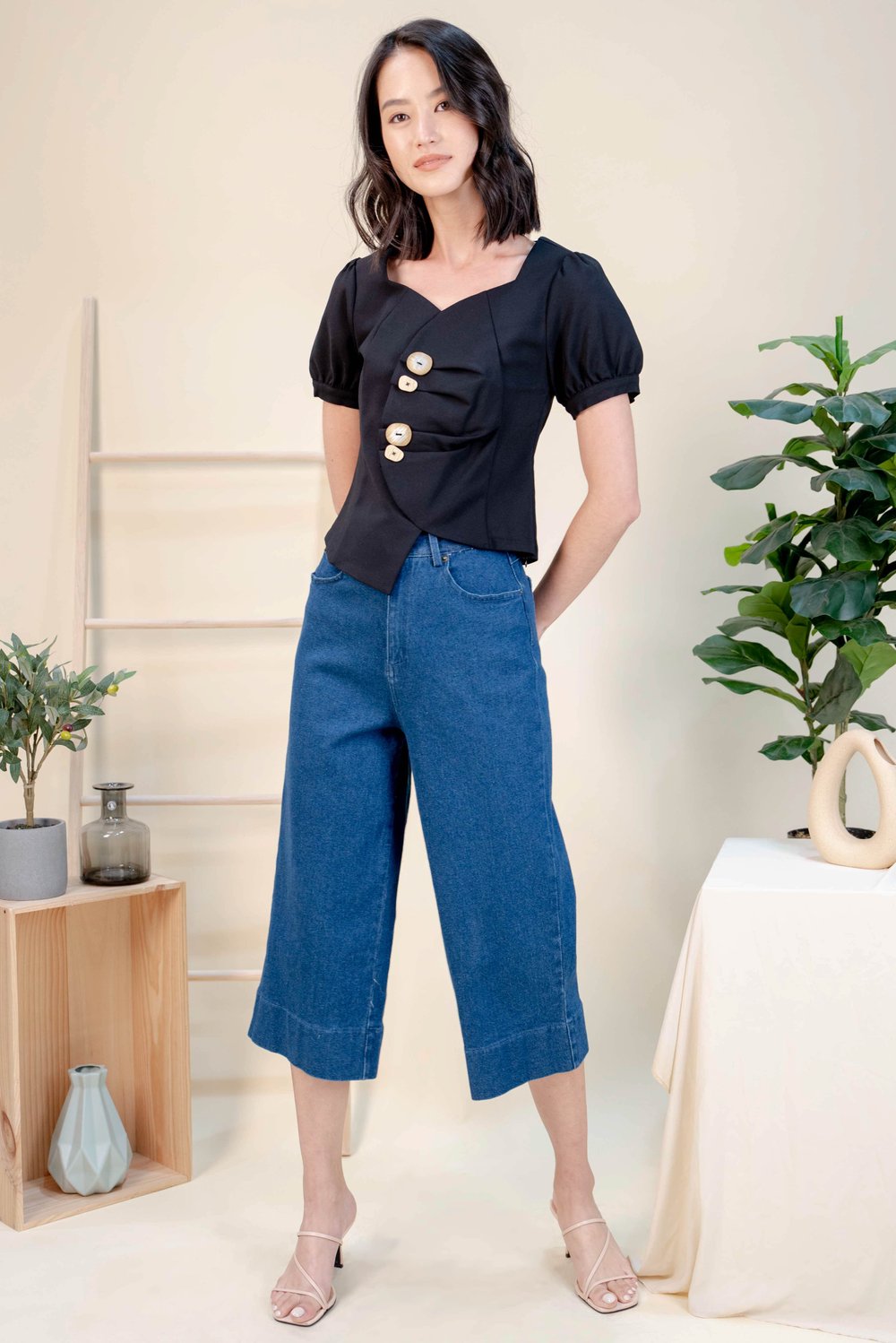 SHERLENE TOP IN BLACK