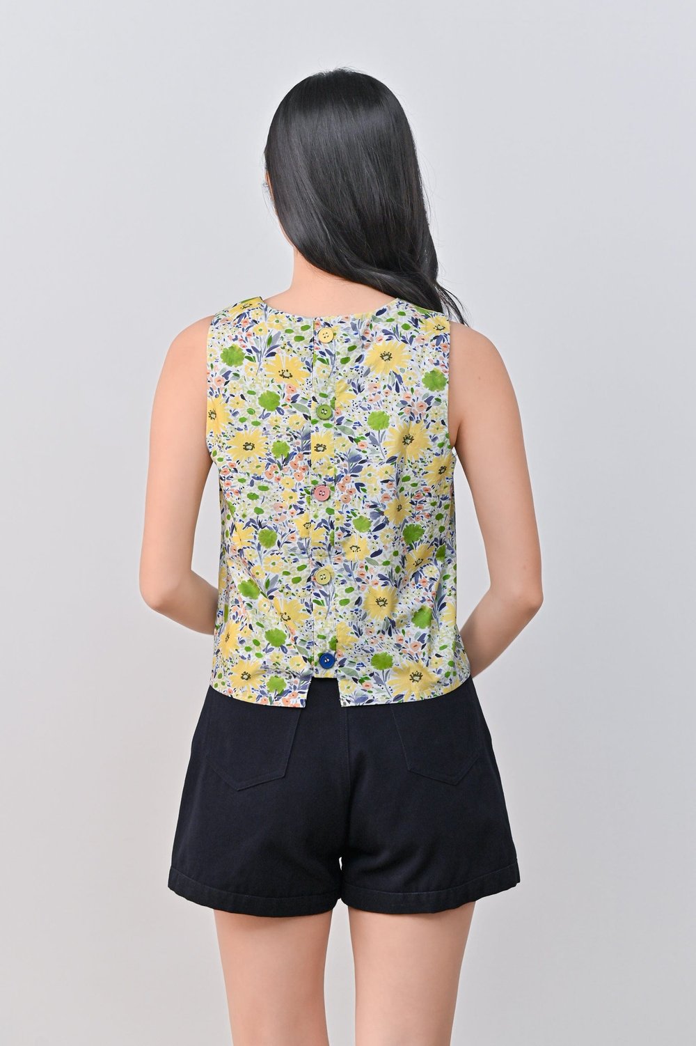 JUNI FLORAL BUTTON-BACK TOP IN LIME